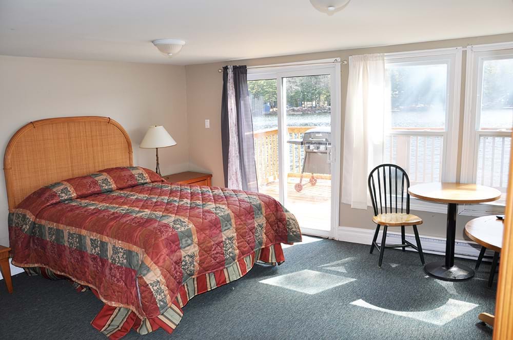 Studio cottage waterfront setting