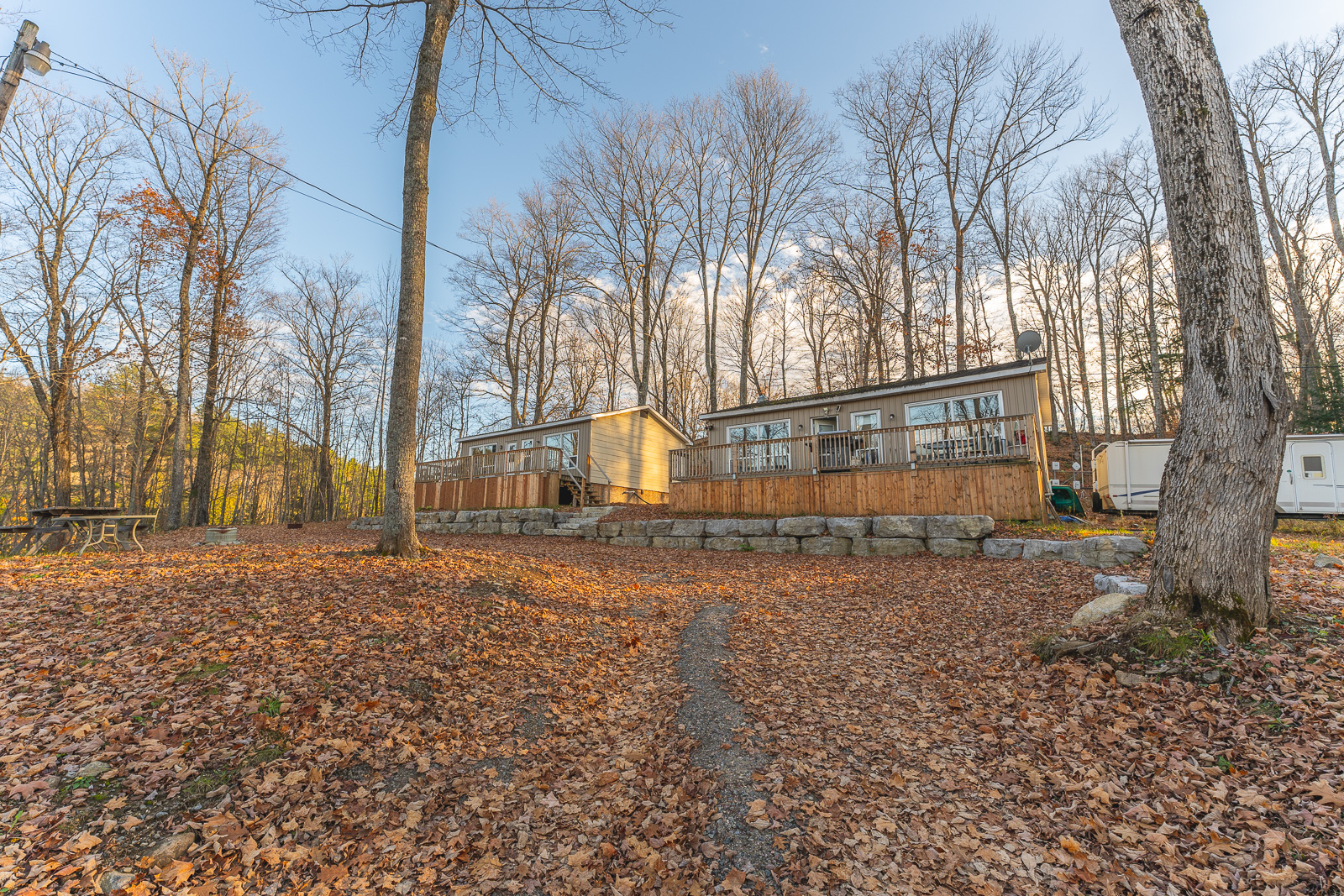 Deluxe Three Bedroom Lakefront Cottage 43